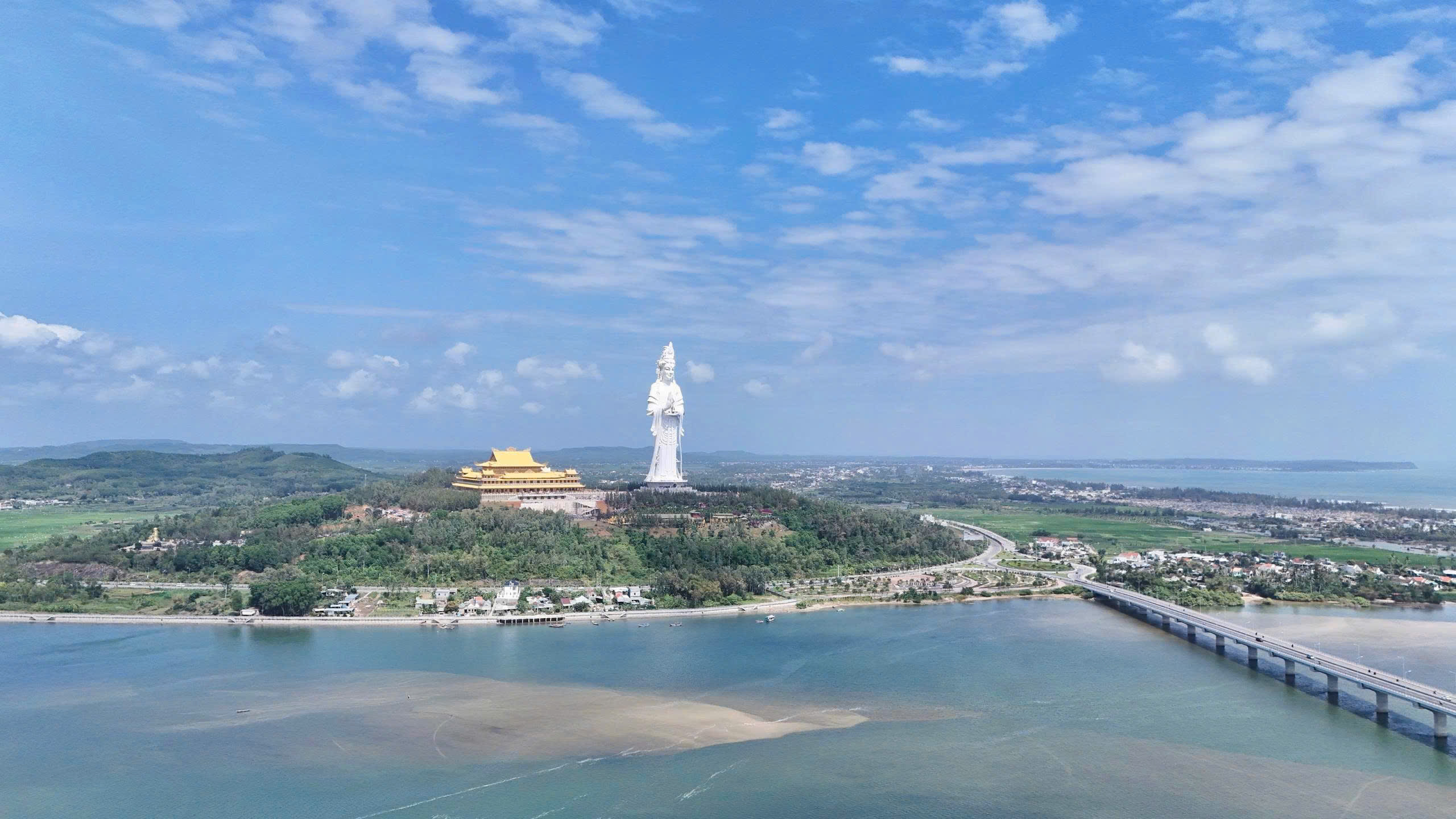 Chiêm bái tượng Phật Quan Âm cao nhất Đông Nam Á ở Quảng Ngãi- Ảnh 8. Chiêm bái tượng Phật Quan Âm cao nhất Đông Nam Á ở Quảng Ngãi- Ảnh 8.