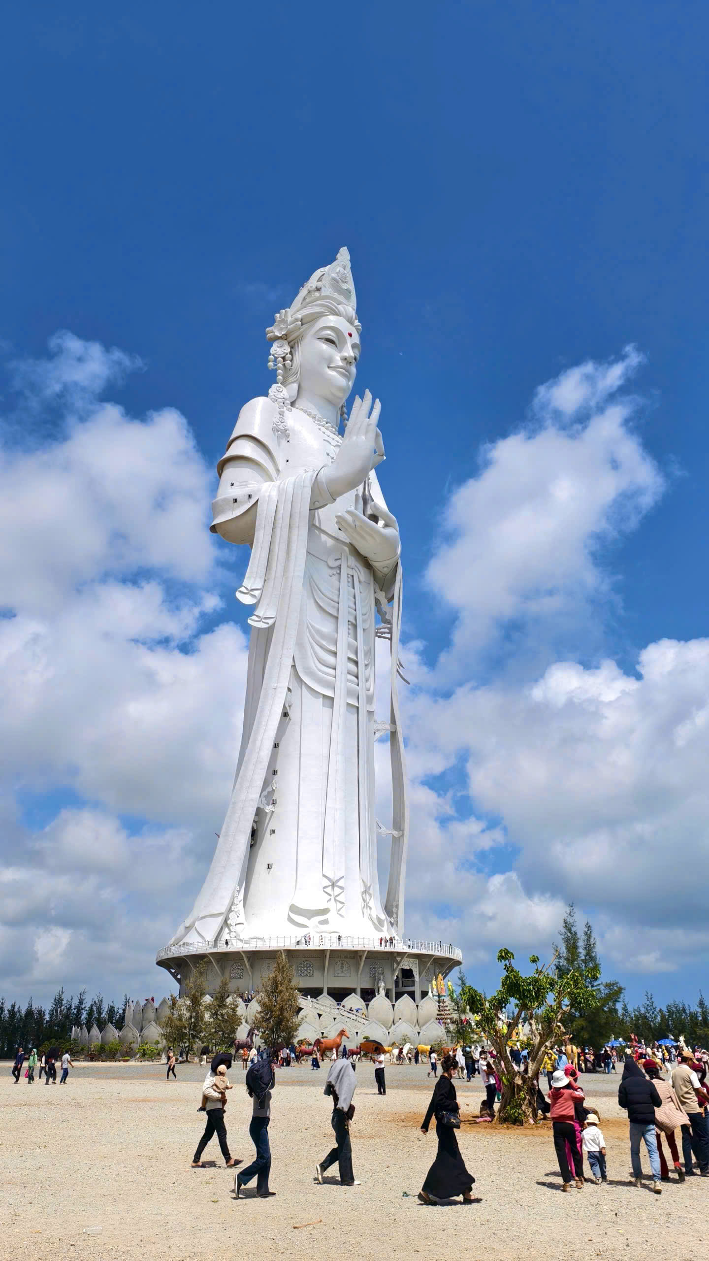 Chiêm bái tượng Phật Quan Âm cao nhất Đông Nam Á ở Quảng Ngãi- Ảnh 4. Chiêm bái tượng Phật Quan Âm cao nhất Đông Nam Á ở Quảng Ngãi- Ảnh 4.