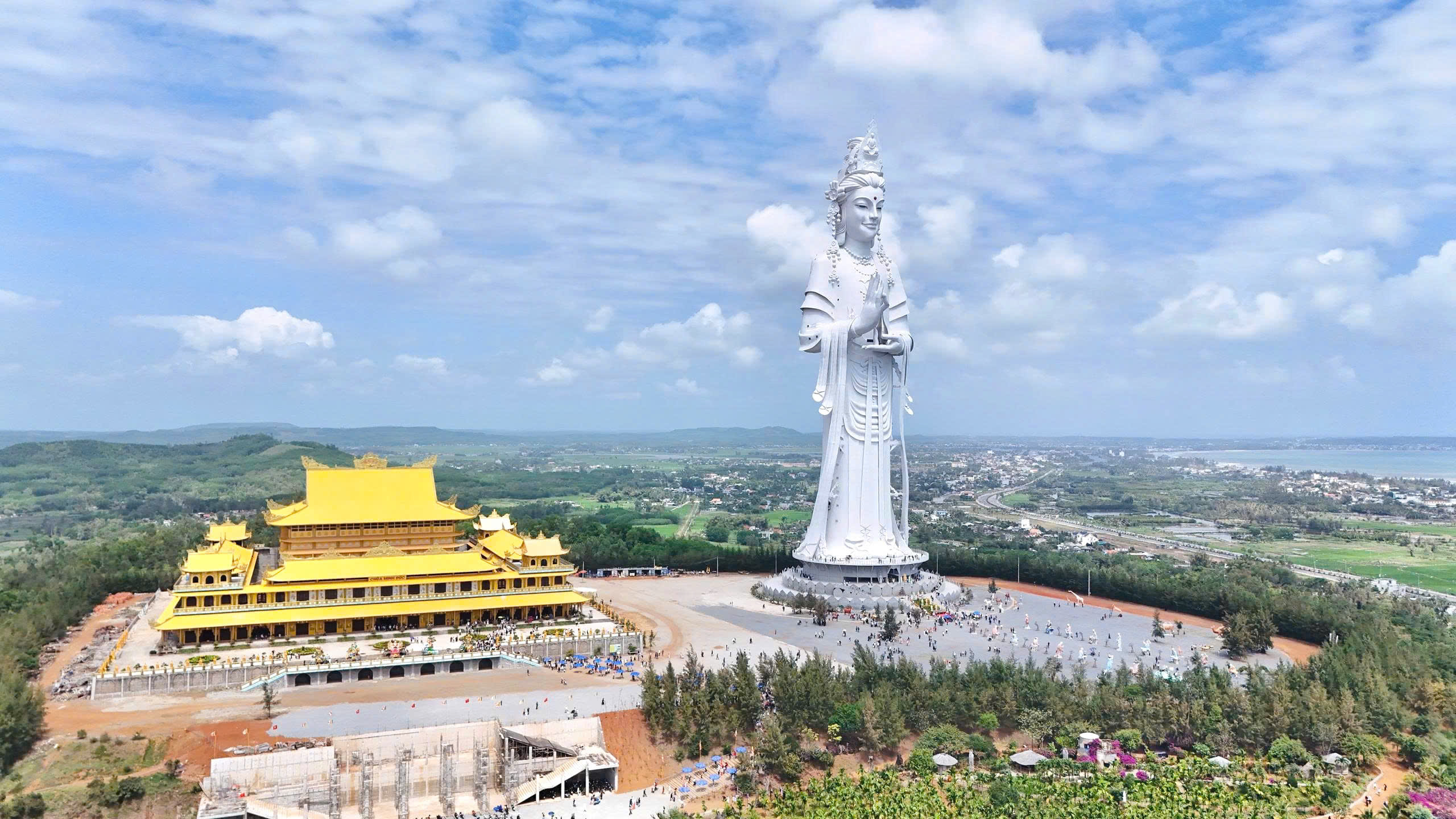 Chiêm bái tượng Phật Quan Âm cao nhất Đông Nam Á ở Quảng Ngãi- Ảnh 1. Chiêm bái tượng Phật Quan Âm cao nhất Đông Nam Á ở Quảng Ngãi- Ảnh 1.