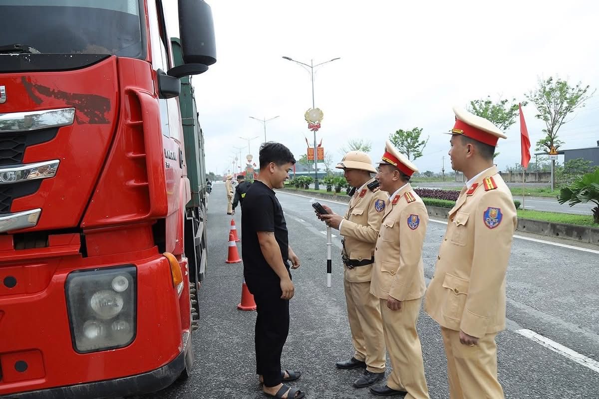 Hà Tĩnh xử phạt hơn 160 trường hợp vi phạm nồng độ cồn trong kỳ nghỉ Tết Nguyên đán- Ảnh 2.