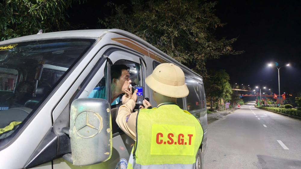 Hà Tĩnh xử phạt hơn 160 trường hợp vi phạm nồng độ cồn trong kỳ nghỉ Tết Nguyên đán- Ảnh 3.