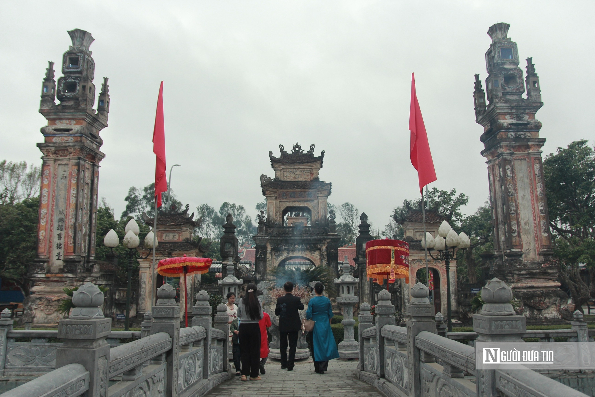 V&atilde;n cảnh ng&ocirc;i đền c&oacute; c&ocirc;ng tr&igrave;nh nghệ thuật kiến tr&uacute;c mỹ lệ gần 600 tuổi xứ Nghệ - Ảnh 2.