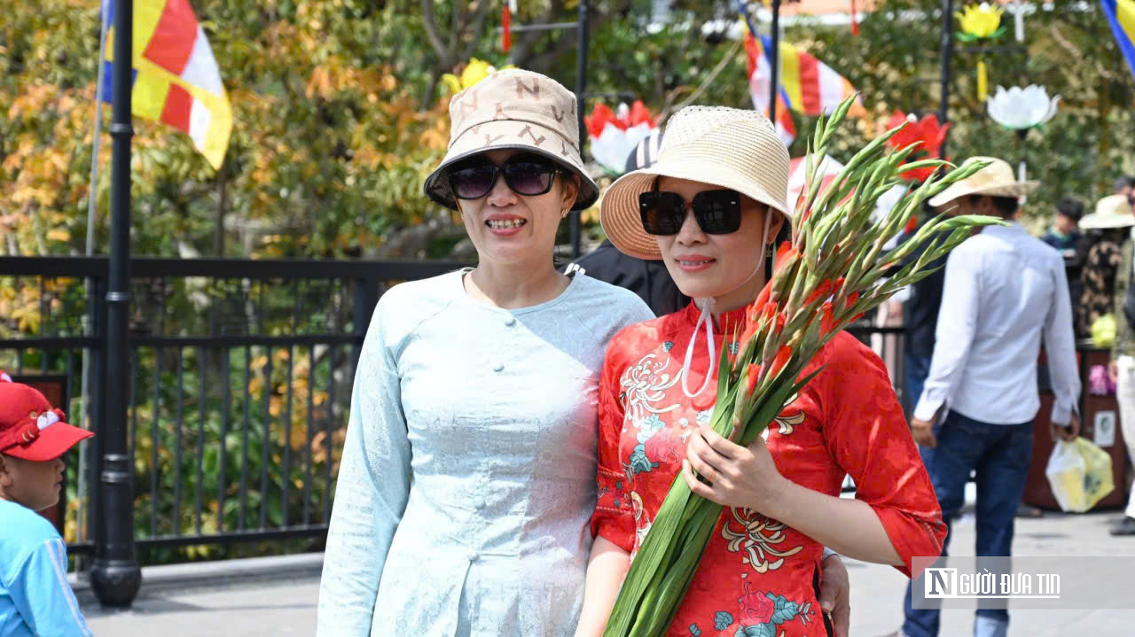 Biển người trẩy hội Núi Bà Đen sáng mùng 5 Tết: Thành tâm dâng lễ, gửi ước vọng đầu xuân- Ảnh 15.