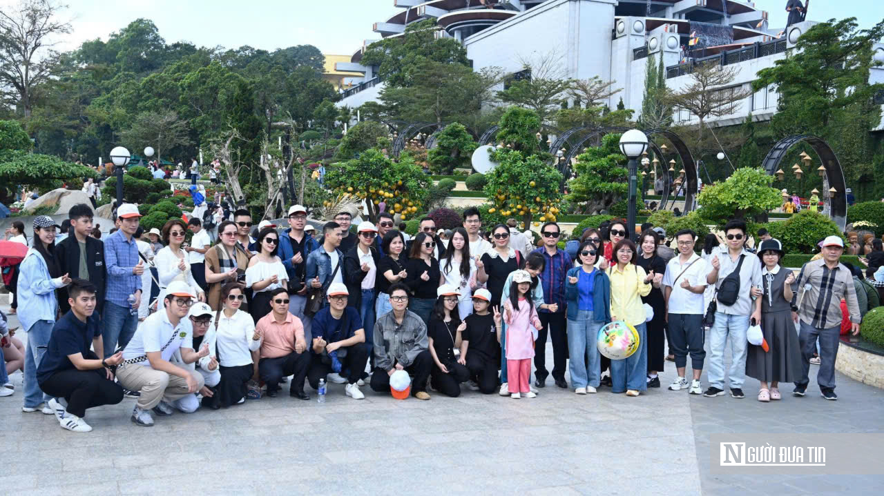 Biển người trẩy hội Núi Bà Đen sáng mùng 5 Tết: Thành tâm dâng lễ, gửi ước vọng đầu xuân- Ảnh 17.