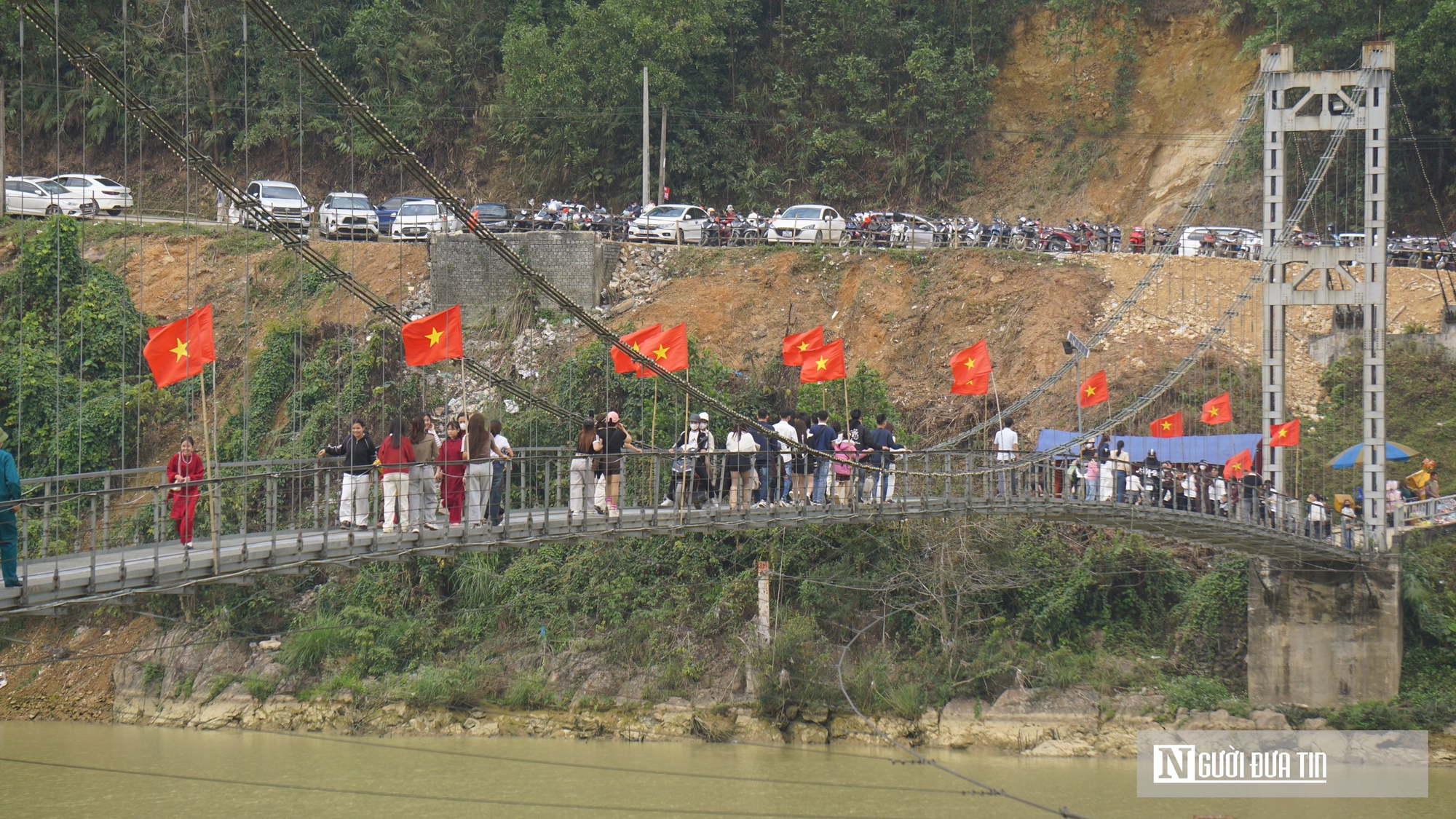 Du lịch bản Mạ h&uacute;t kh&aacute;ch đầu năm mới v&agrave; nguy cơ mất an to&agrave;n khi ch&egrave;o thuyền tự ph&aacute;t tr&ecirc;n s&ocirc;ng - Ảnh 7.