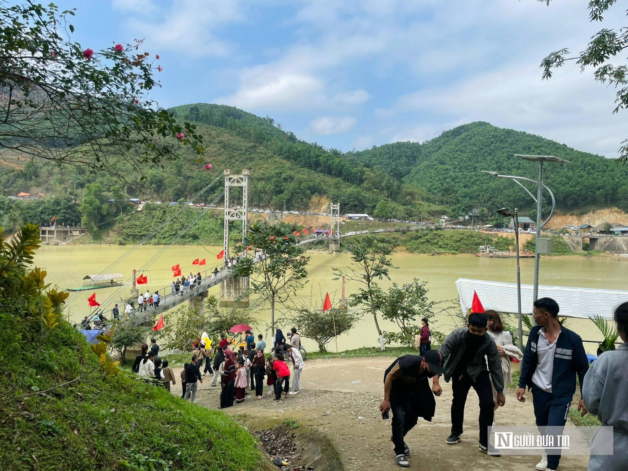 Du lịch bản Mạ h&uacute;t kh&aacute;ch đầu năm mới v&agrave; nguy cơ mất an to&agrave;n khi ch&egrave;o thuyền tự ph&aacute;t tr&ecirc;n s&ocirc;ng - Ảnh 9.