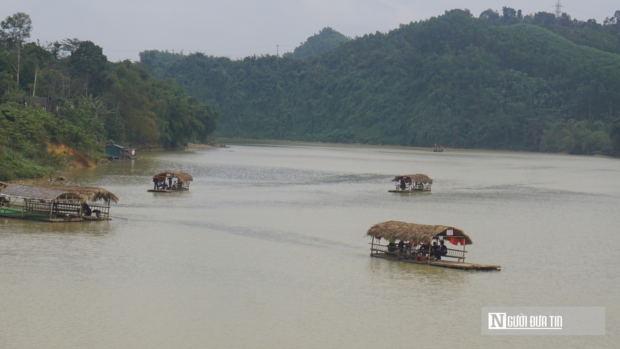 Du lịch bản Mạ h&uacute;t kh&aacute;ch đầu năm mới v&agrave; nguy cơ mất an to&agrave;n khi ch&egrave;o thuyền tự ph&aacute;t tr&ecirc;n s&ocirc;ng - Ảnh 14.