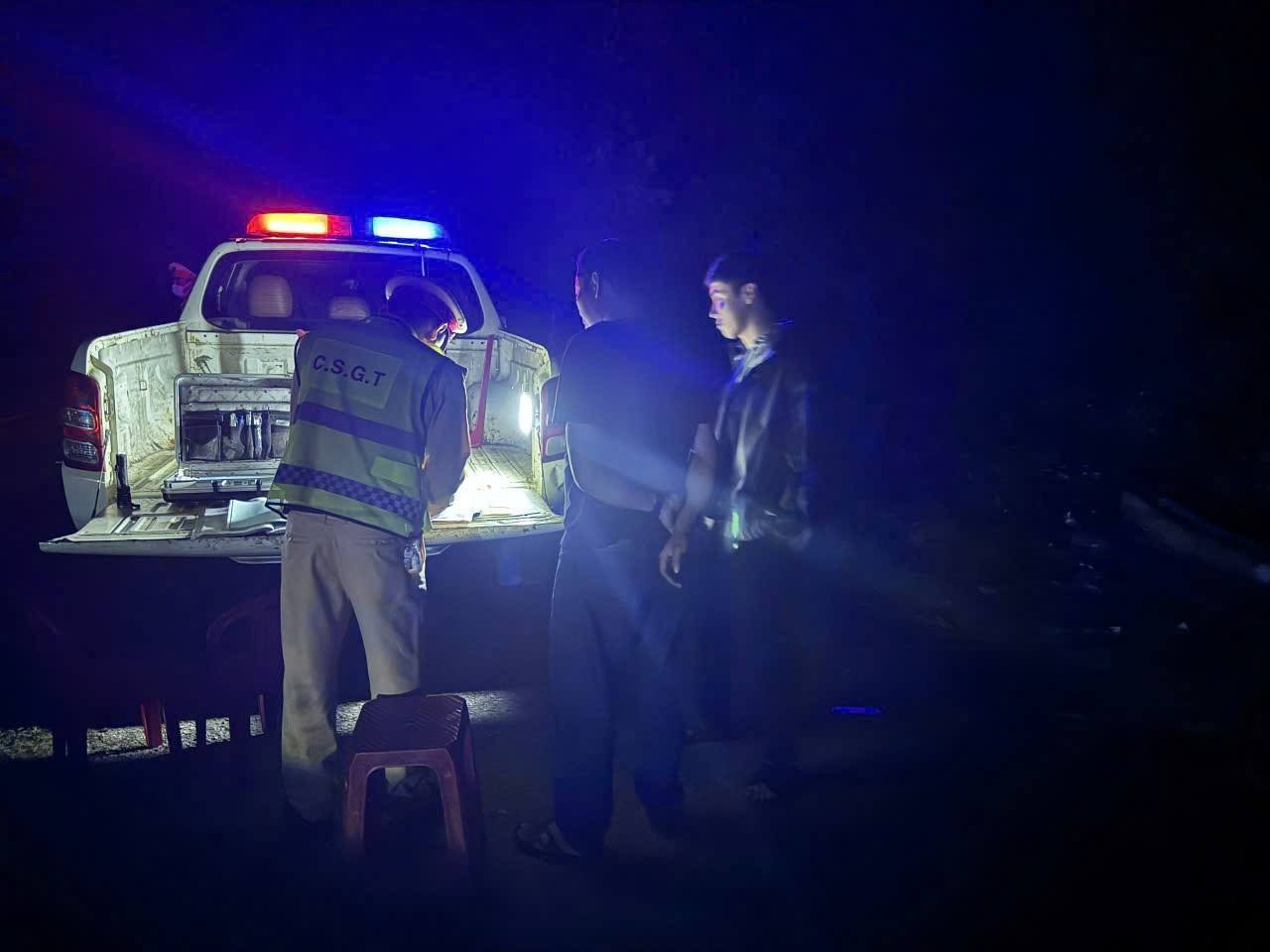 Đà Nẵng: Cao điểm Tết, phát hiện xe khách nhồi nhét hành khách giữa đêm- Ảnh 2.