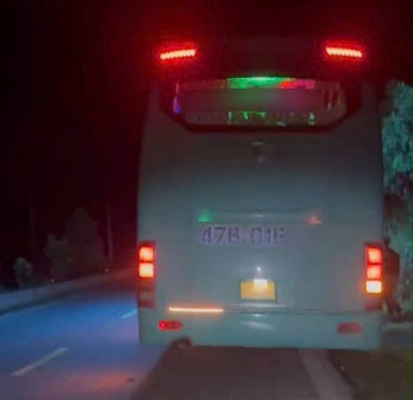 Đ&agrave; Nẵng: Cao điểm Tết, ph&aacute;t hiện xe kh&aacute;ch nhồi nh&eacute;t h&agrave;nh kh&aacute;ch giữa đ&ecirc;m- Ảnh 3.