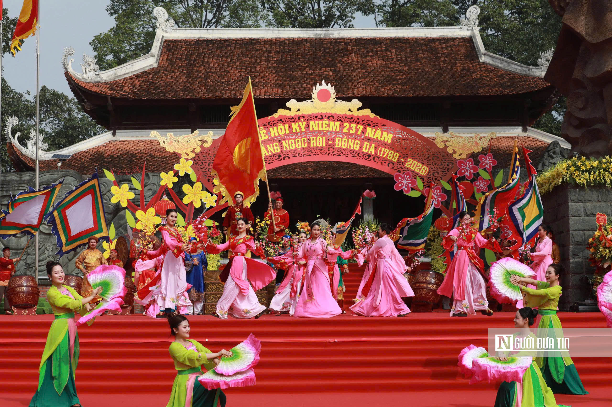 H&agrave;ng ngh&igrave;n người d&acirc;n đổ về Lễ hội kỷ niệm 237 năm Chiến thắng Ngọc Hồi - Đống Đa- Ảnh 2.