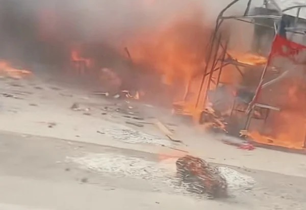 Nổ lớn tại cửa hàng bán pháo hoa, 8 người tử vong - Ảnh 1.