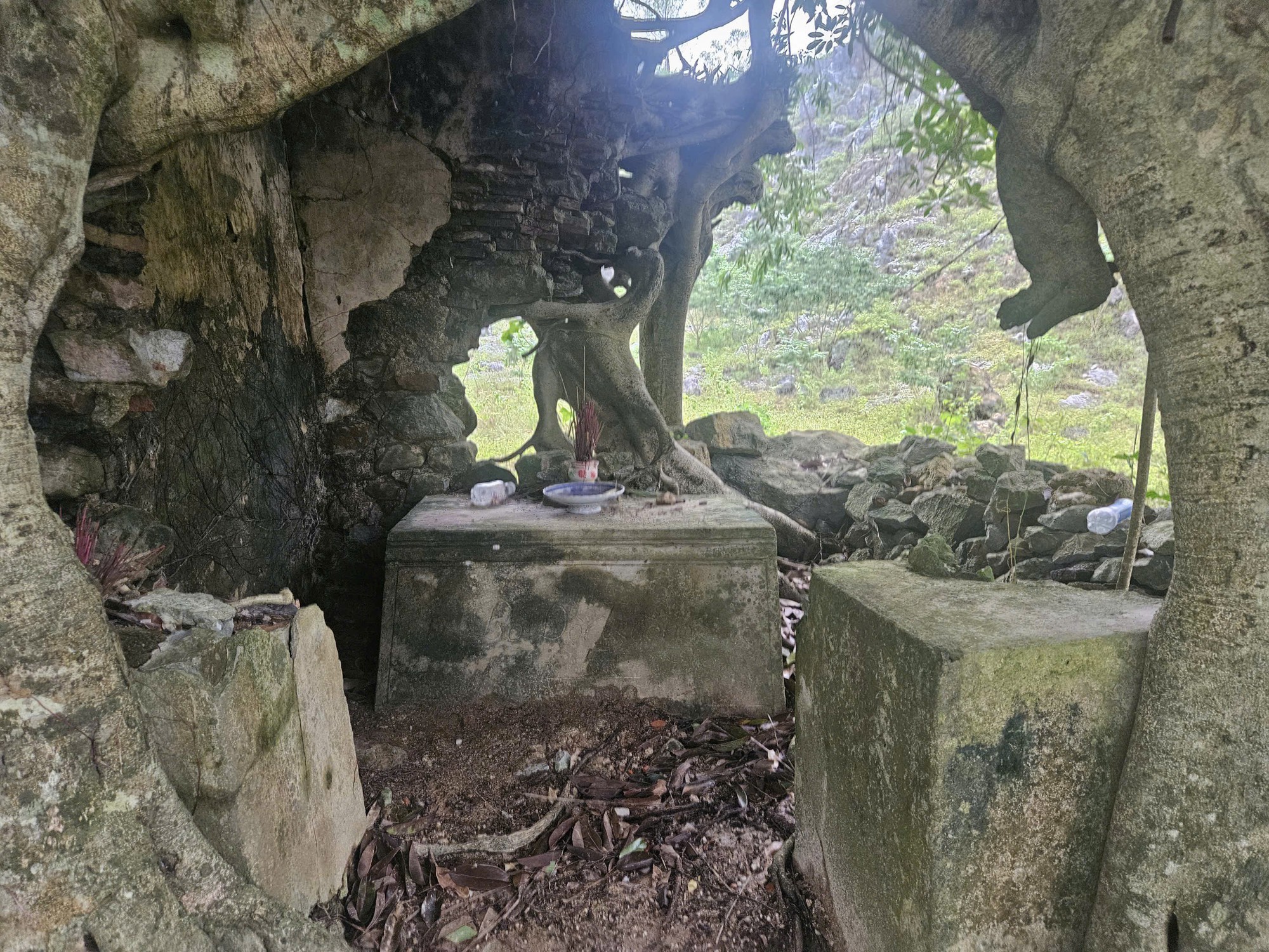 Huyền thoại về ngôi đền linh thiêng ở lèn Vịnh và khát vọng hồi sinh- Ảnh 2.