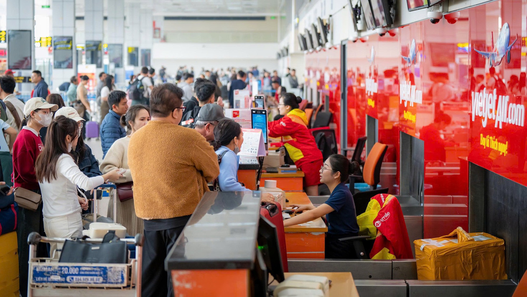 Nội Bài lập kỷ lục hơn 124.000 khách ngày cuối kỳ nghỉ Tết - Ảnh 3.