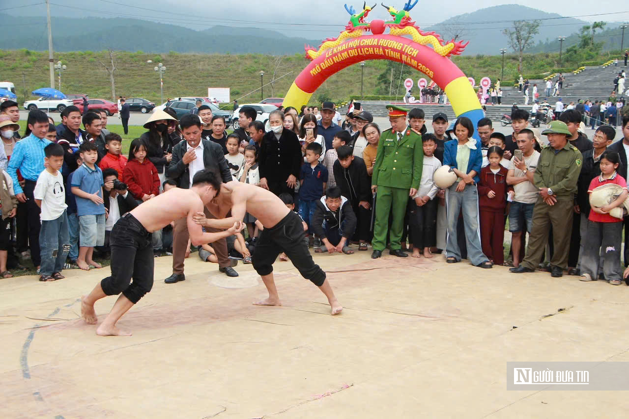 Hà Tĩnh mở đầu năm du lịch 2026 bằng buổi lễ khai hội chùa Hương Tích - Ảnh 3.