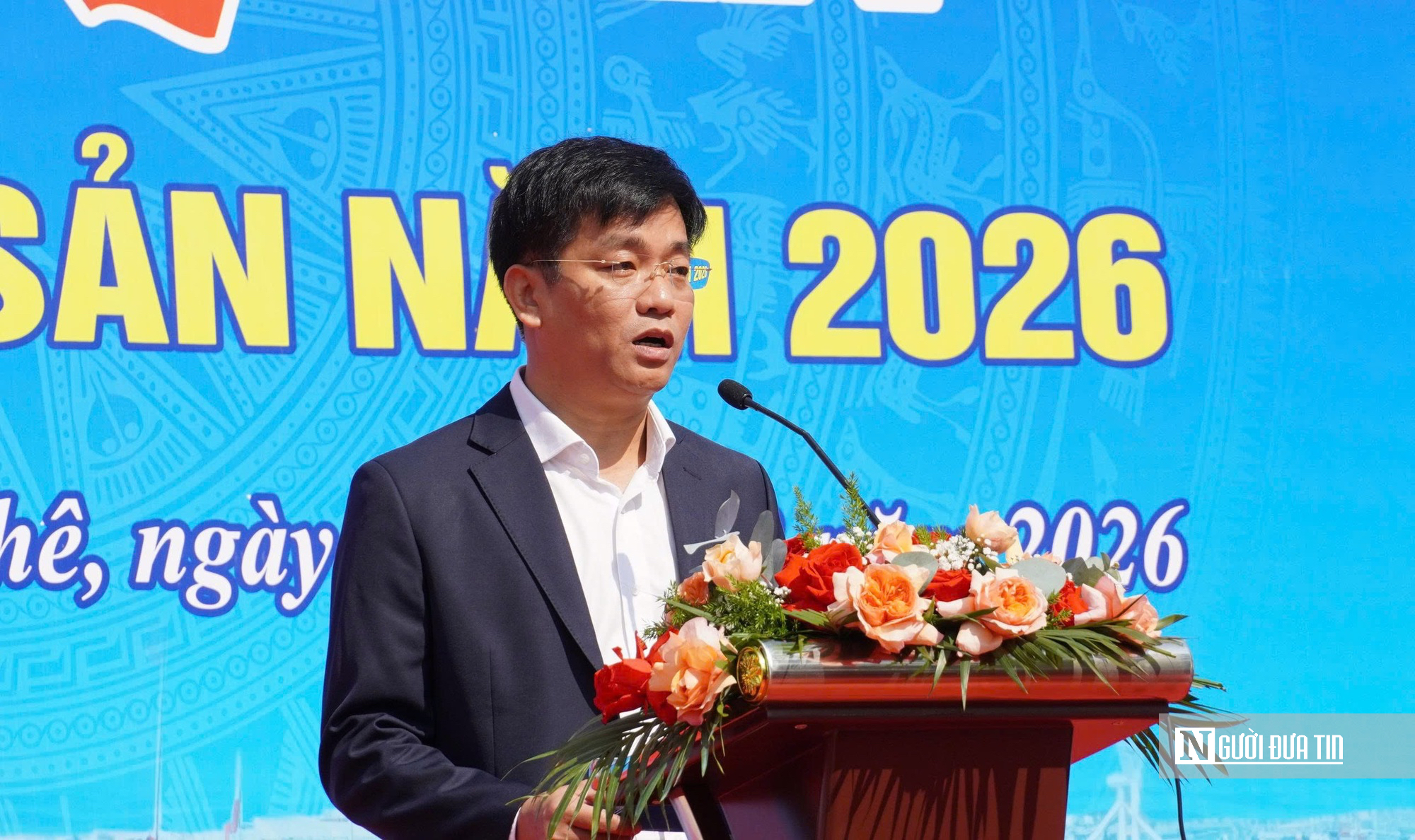 Quảng Ng&atilde;i: T&agrave;u thuyền rực sắc cờ đỏ, rẽ s&oacute;ng mở biển đầu Xu&acirc;n- Ảnh 4.