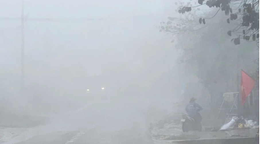 Miền Bắc đón đợt không khí lạnh mới, trời mưa phùn kèm sương mù dày đặc - Ảnh 1.