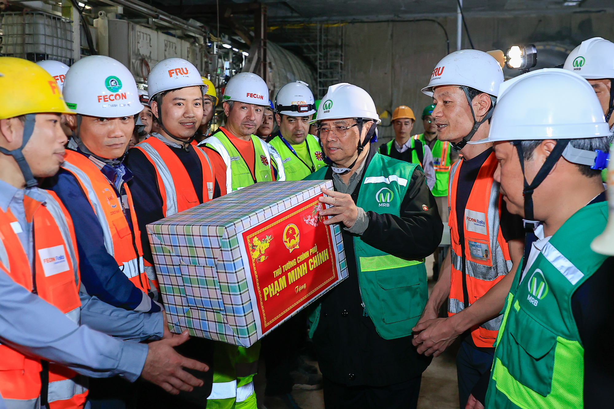 Thủ tướng kiểm tra hiện trường thi công tuyến đường sắt đô thị Nhổn - Ga Hà Nội- Ảnh 4.