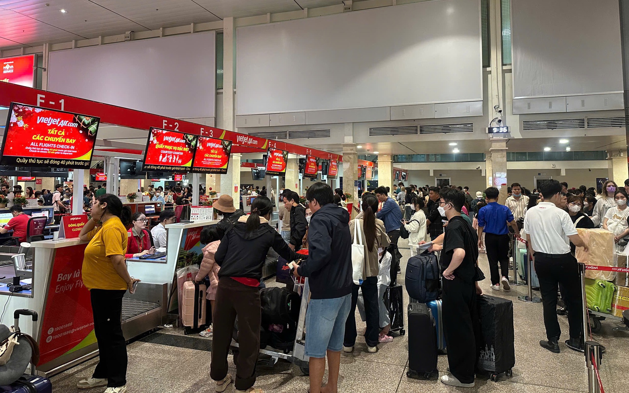 Sân Bay Tân Sơn Nhất Đạt Đỉnh Lưu Lượng Hành Khách Sau Tết 2026