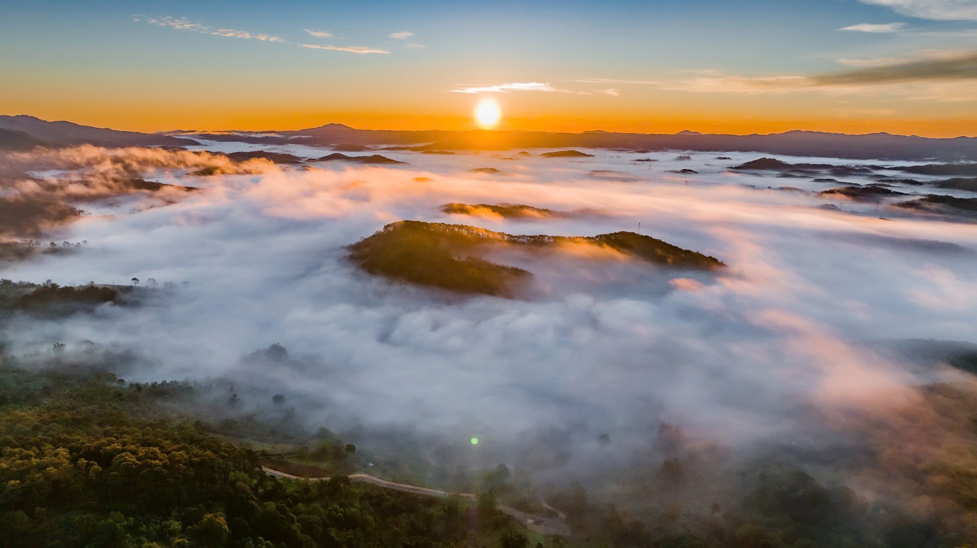 Du lịch Quảng Ng&atilde;i b&ugrave;ng nổ m&ugrave;a Tết B&iacute;nh Ngọ- Ảnh 3.