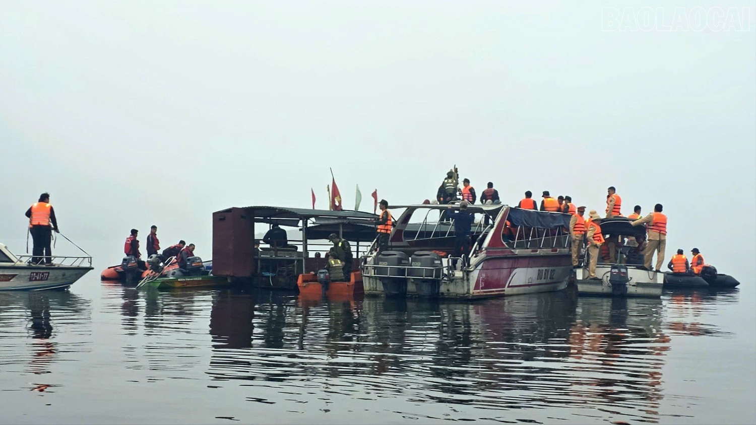 Khẩn trương điều tra nguyên nhân vụ chìm tàu chở khách trên hồ Thác Bà- Ảnh 1.