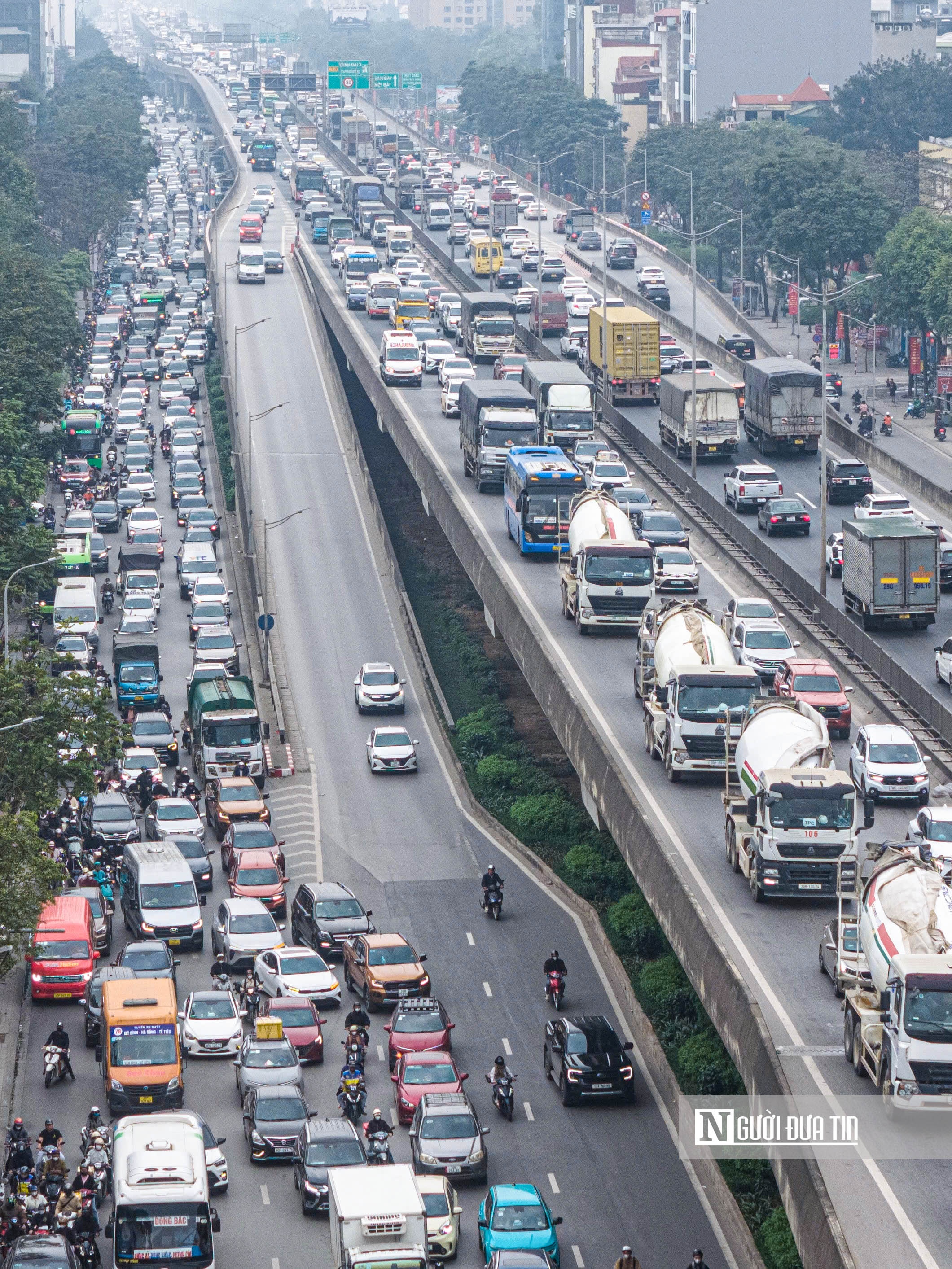 Không để xảy ra ùn tắc kéo dài trên các tuyến đường vào trung tâm Hà Nội, Tp.Hồ Chí Minh- Ảnh 1.