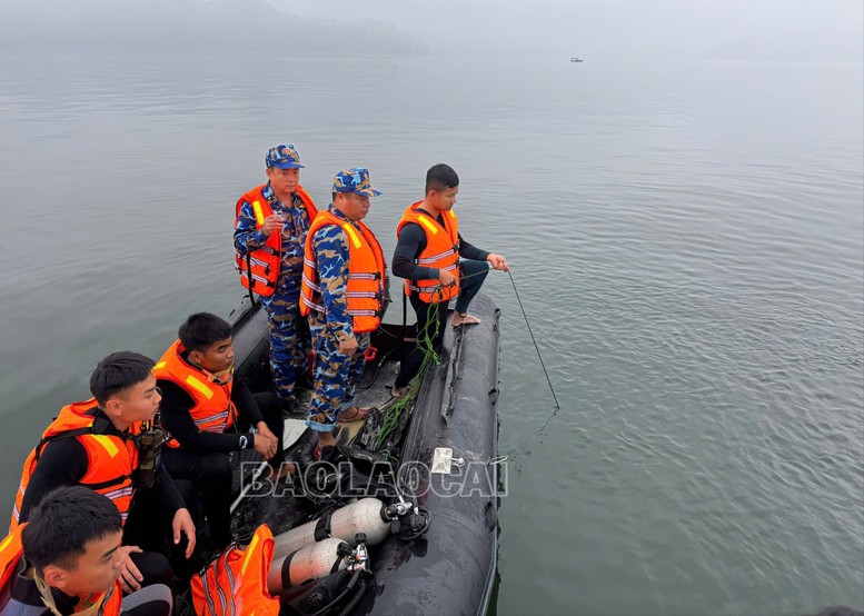 T&igrave;m thấy 1 nạn nh&acirc;n mất t&iacute;ch trong vụ lật t&agrave;u kh&aacute;ch tr&ecirc;n hồ Th&aacute;c B&agrave;- Ảnh 2.