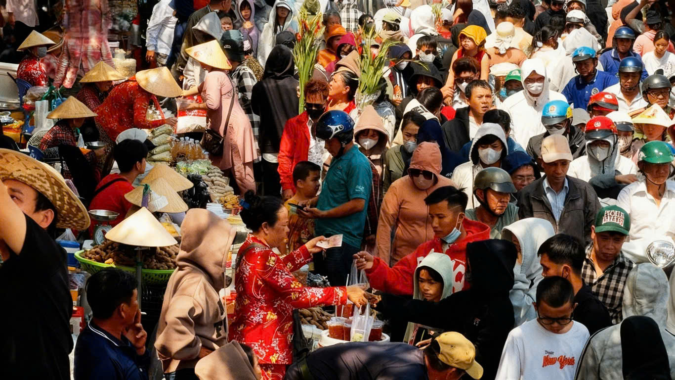 Đ&ocirc;ng nghịt người h&agrave;nh hương về Miếu B&agrave; Ch&uacute;a Xứ N&uacute;i Sam đầu xu&acirc;n- Ảnh 7.