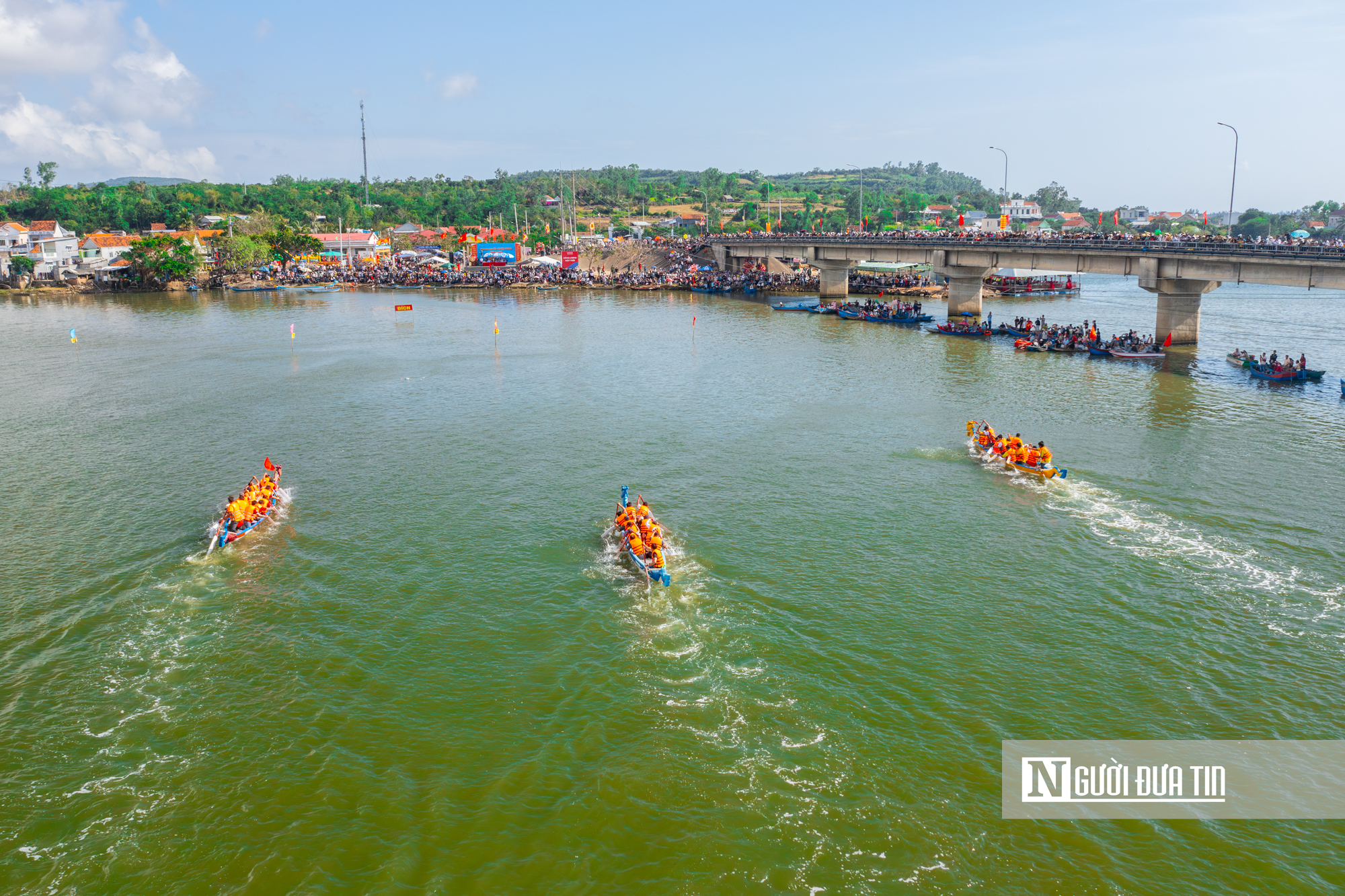 Ngư d&acirc;n miền biển Đắk Lắk tưng bừng tham gia hội đua thuyền đầu năm - Ảnh 13.