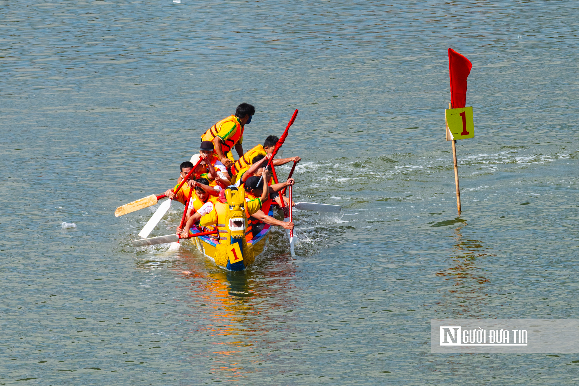 Ngư d&acirc;n miền biển Đắk Lắk tưng bừng tham gia hội đua thuyền đầu năm - Ảnh 5.