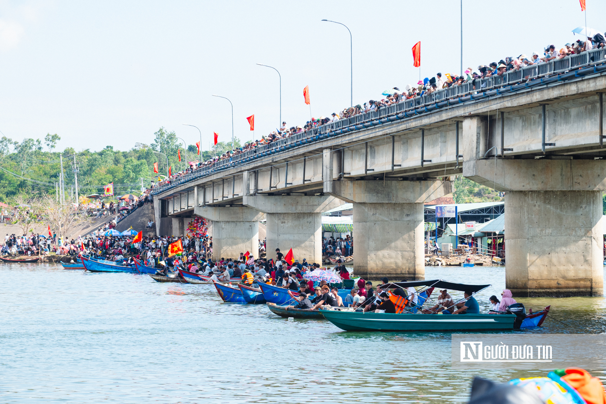 Ngư d&acirc;n miền biển Đắk Lắk tưng bừng tham gia hội đua thuyền đầu năm - Ảnh 6.