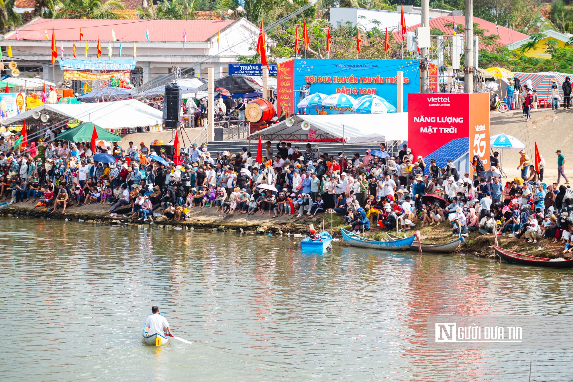 Ngư d&acirc;n miền biển Đắk Lắk tưng bừng tham gia hội đua thuyền đầu năm - Ảnh 8.