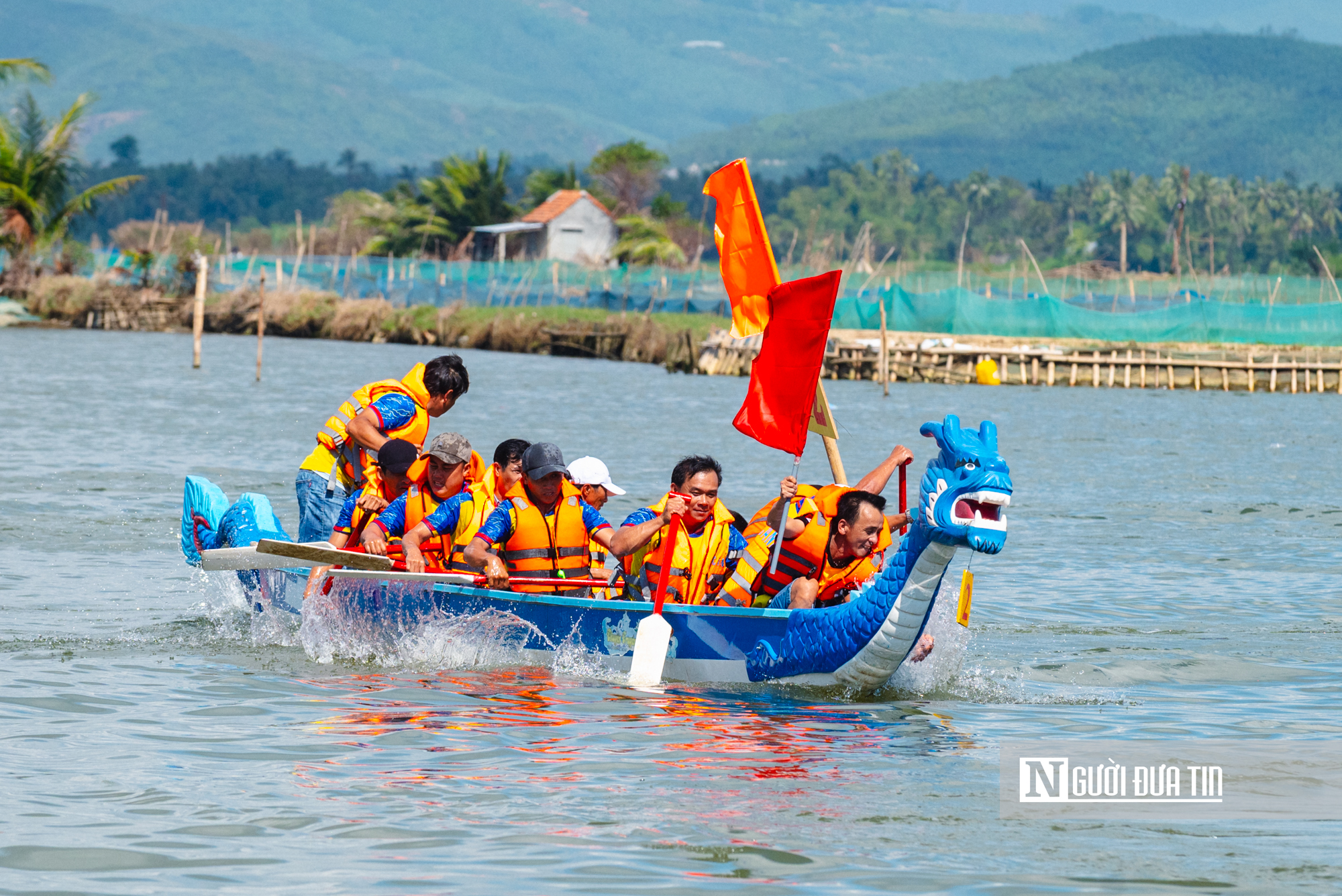 Ngư d&acirc;n miền biển Đắk Lắk tưng bừng tham gia hội đua thuyền đầu năm - Ảnh 10.