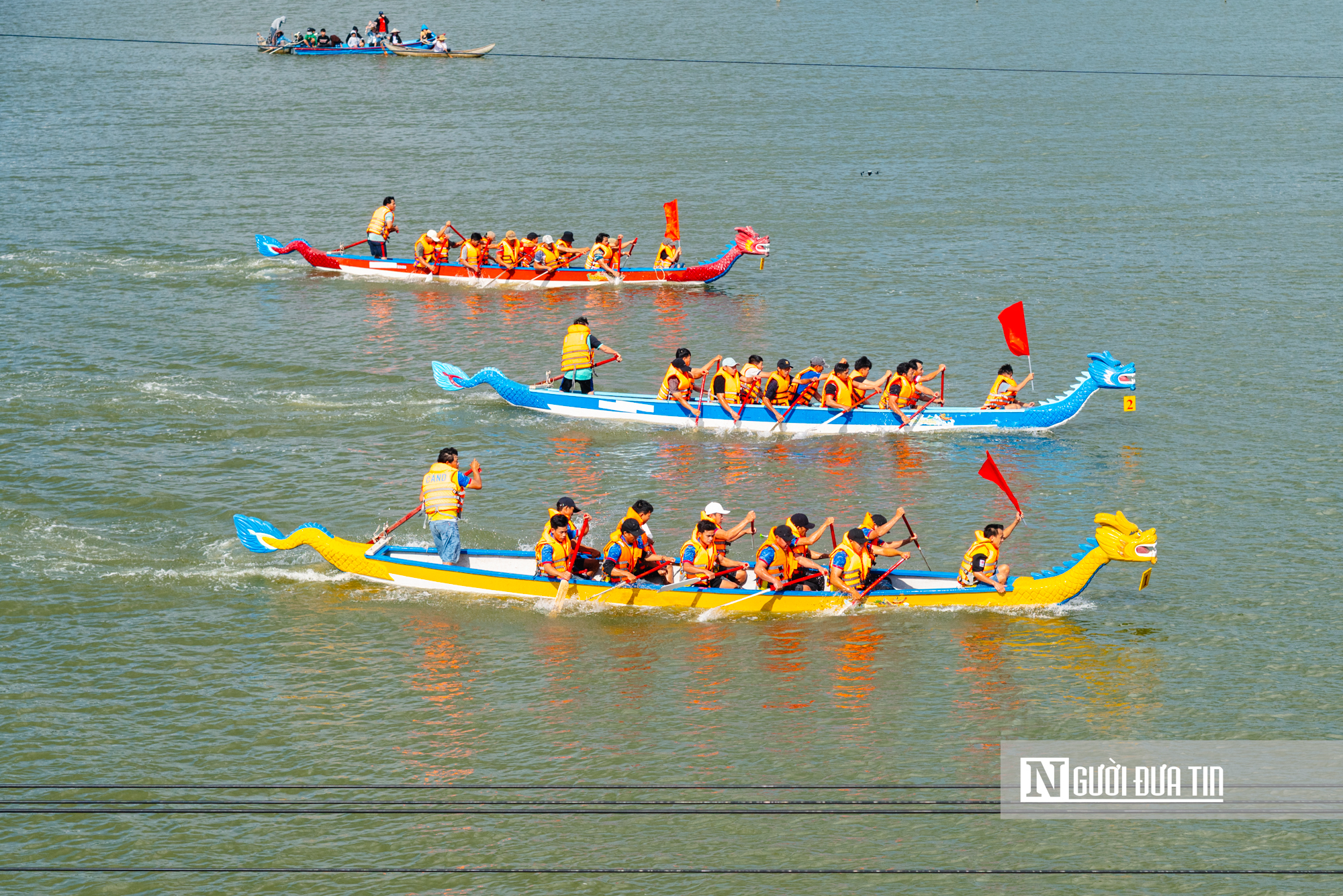 Ngư d&acirc;n miền biển Đắk Lắk tưng bừng tham gia hội đua thuyền đầu năm - Ảnh 11.