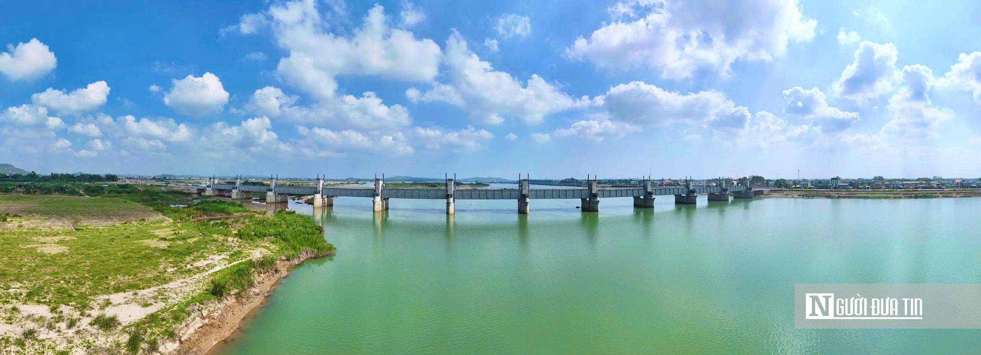 Cận cảnh c&acirc;y cầu thứ 7 bắc qua s&ocirc;ng Tr&agrave; Kh&uacute;c ở Quảng Ng&atilde;i - Ảnh 6.