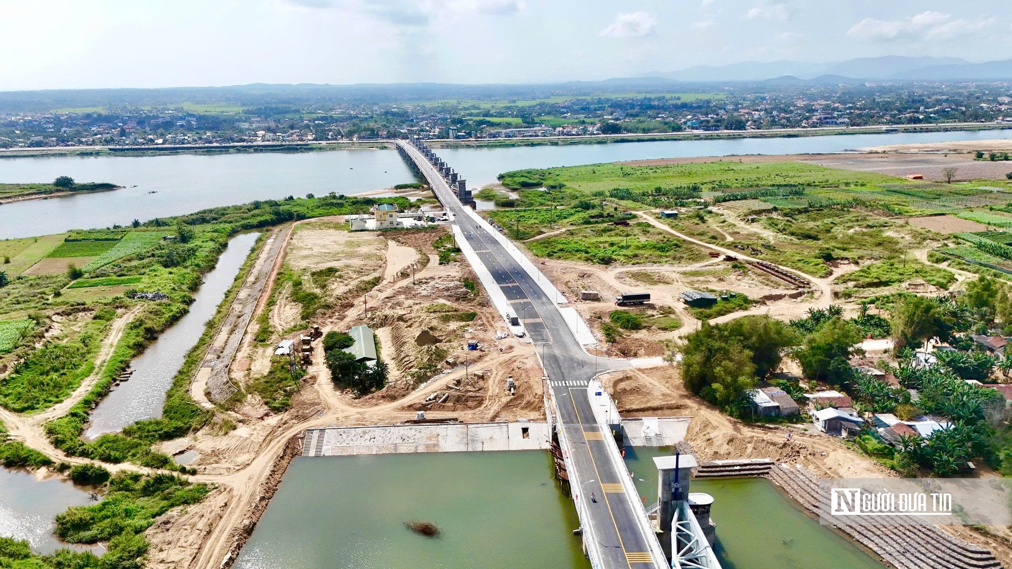 Cận cảnh c&acirc;y cầu thứ 7 bắc qua s&ocirc;ng Tr&agrave; Kh&uacute;c ở Quảng Ng&atilde;i - Ảnh 13.