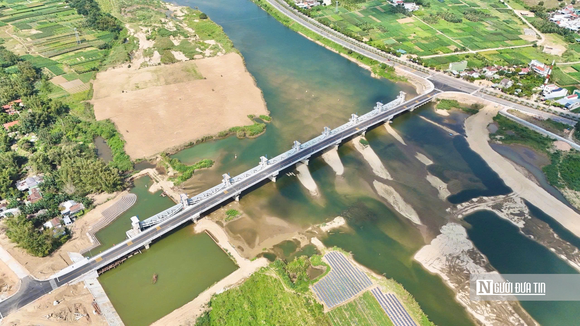Cận cảnh c&acirc;y cầu thứ 7 bắc qua s&ocirc;ng Tr&agrave; Kh&uacute;c ở Quảng Ng&atilde;i - Ảnh 14.