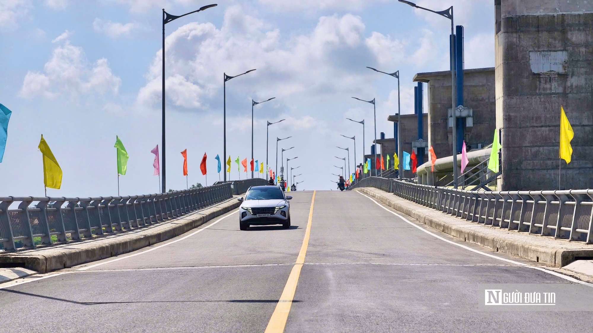 Cận cảnh cây cầu thứ 7 bắc qua sông Trà Khúc ở Quảng Ngãi - Ảnh 5.