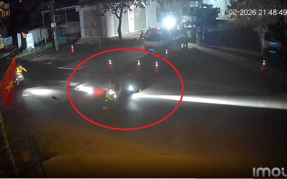 Phú Thọ: Thanh niên điều khiển xe điện tấn công CSGT khi bị kiểm tra, phát hiện pháo tự chế
