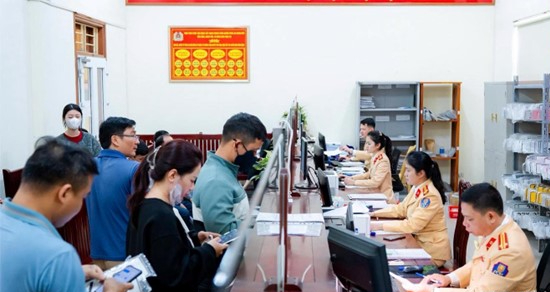 2 th&aacute;ng đầu năm 2026, một tỉnh miền Trung c&oacute; gần 5.000 xe &ocirc; t&ocirc; đăng k&yacute; mới - Ảnh 1.