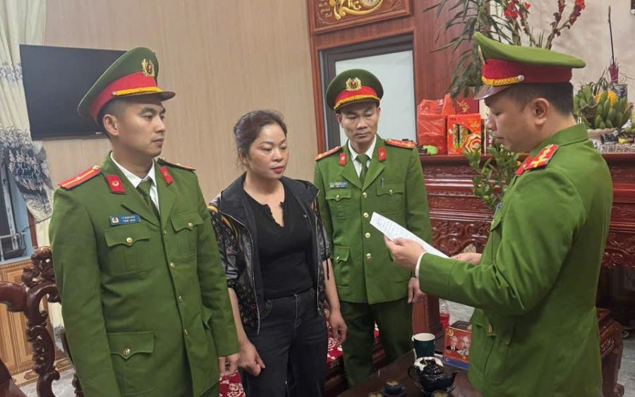 Bắc Ninh: Bắt tạm giam phụ nữ thu tiền trông xe trái phép tại đền thiêng