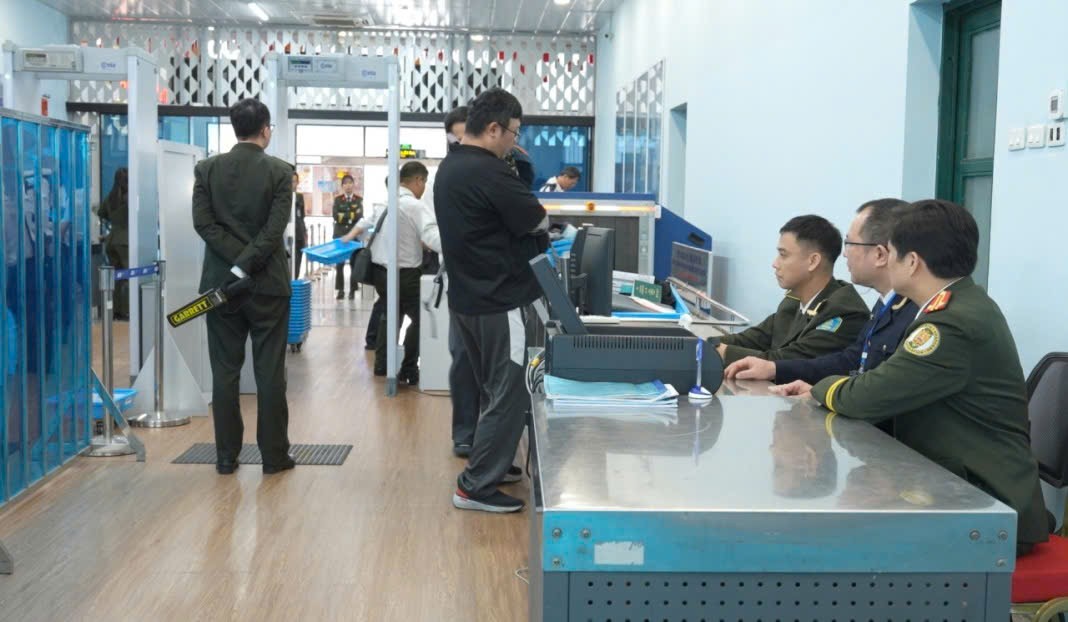 Lực lượng an ninh hàng không giữ bình yên cho mỗi chuyến bay- Ảnh 1.