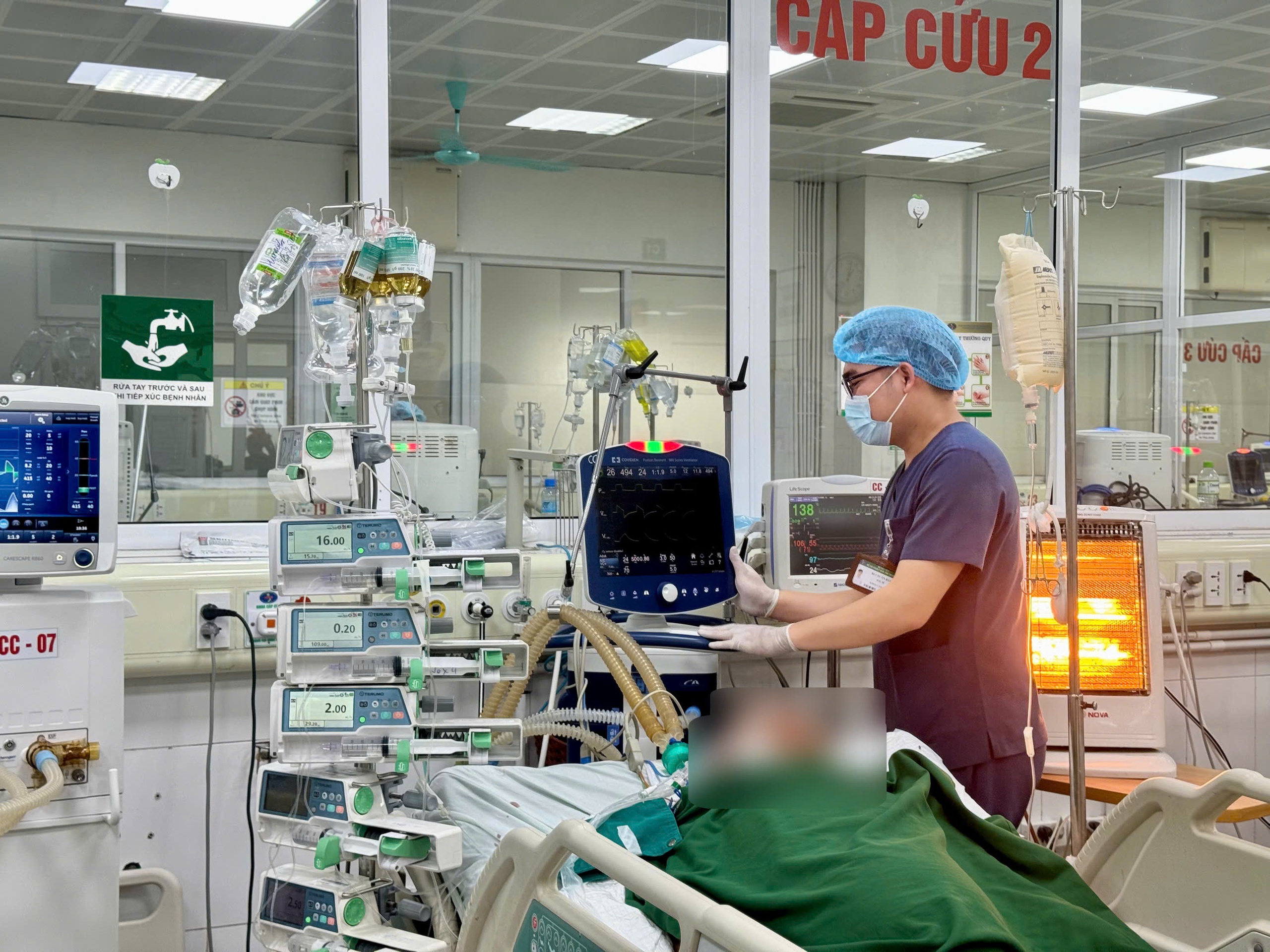 Nôn ra gần 1 lít máu vì không rời rượu suốt nhiều năm- Ảnh 1.