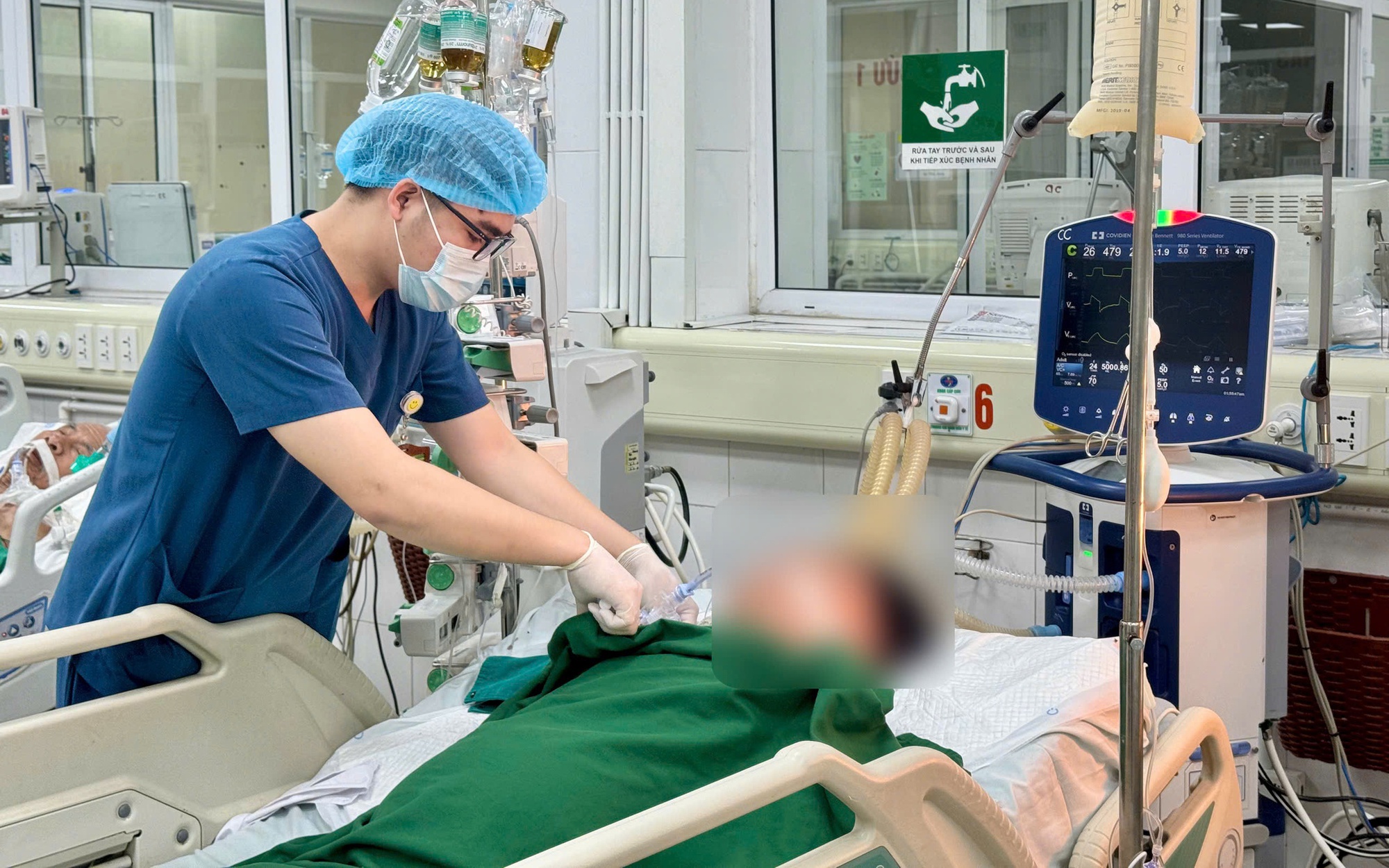 Nam bệnh nhân Hải Phòng nguy kịch vì xuất huyết tiêu hóa sau hơn 20 năm nghiện rượu nặng