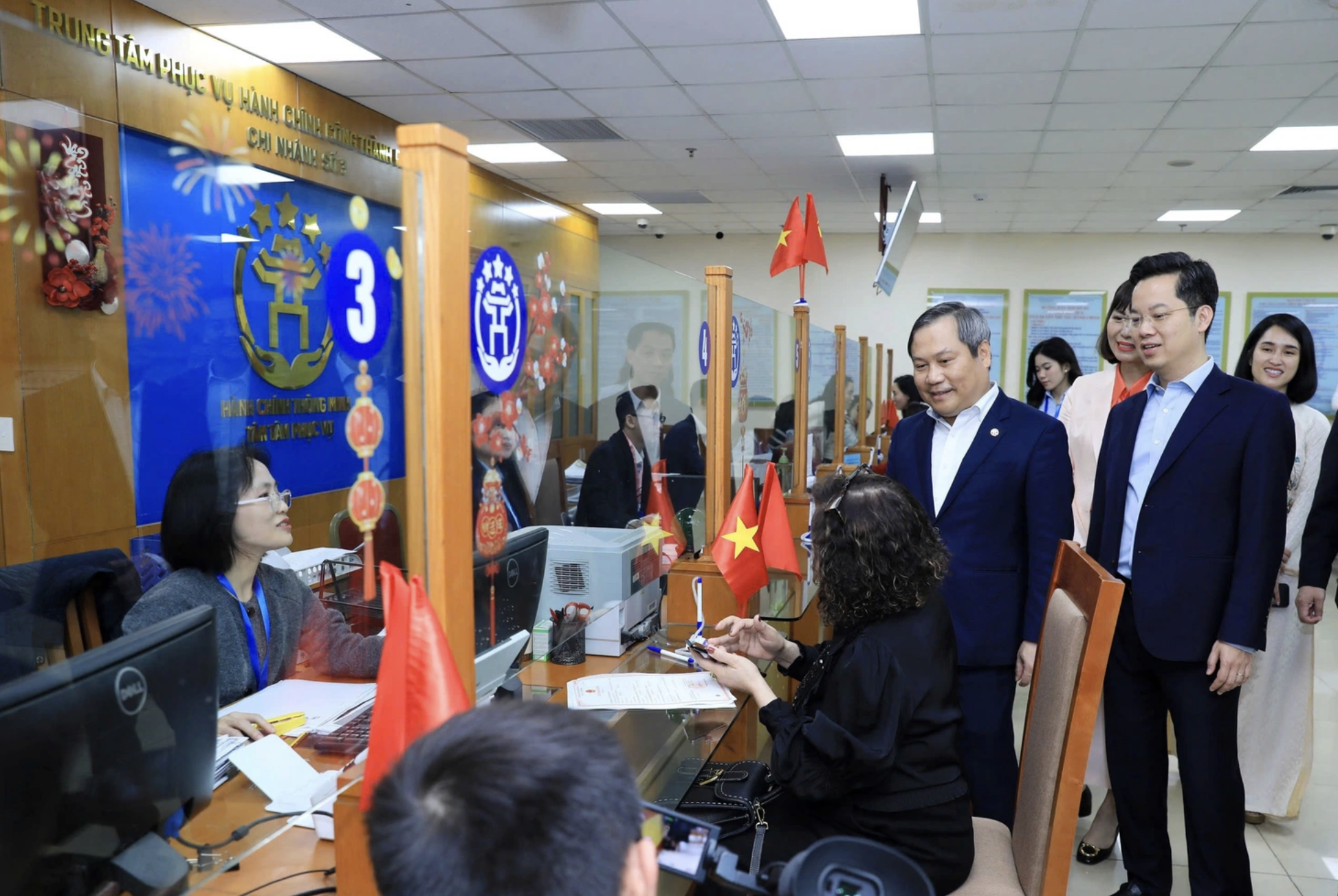 H&agrave; Nội: Đảm bảo thủ tục h&agrave;nh ch&iacute;nh th&ocirc;ng suốt, nghi&ecirc;m t&uacute;c sau Tết - Ảnh 10.