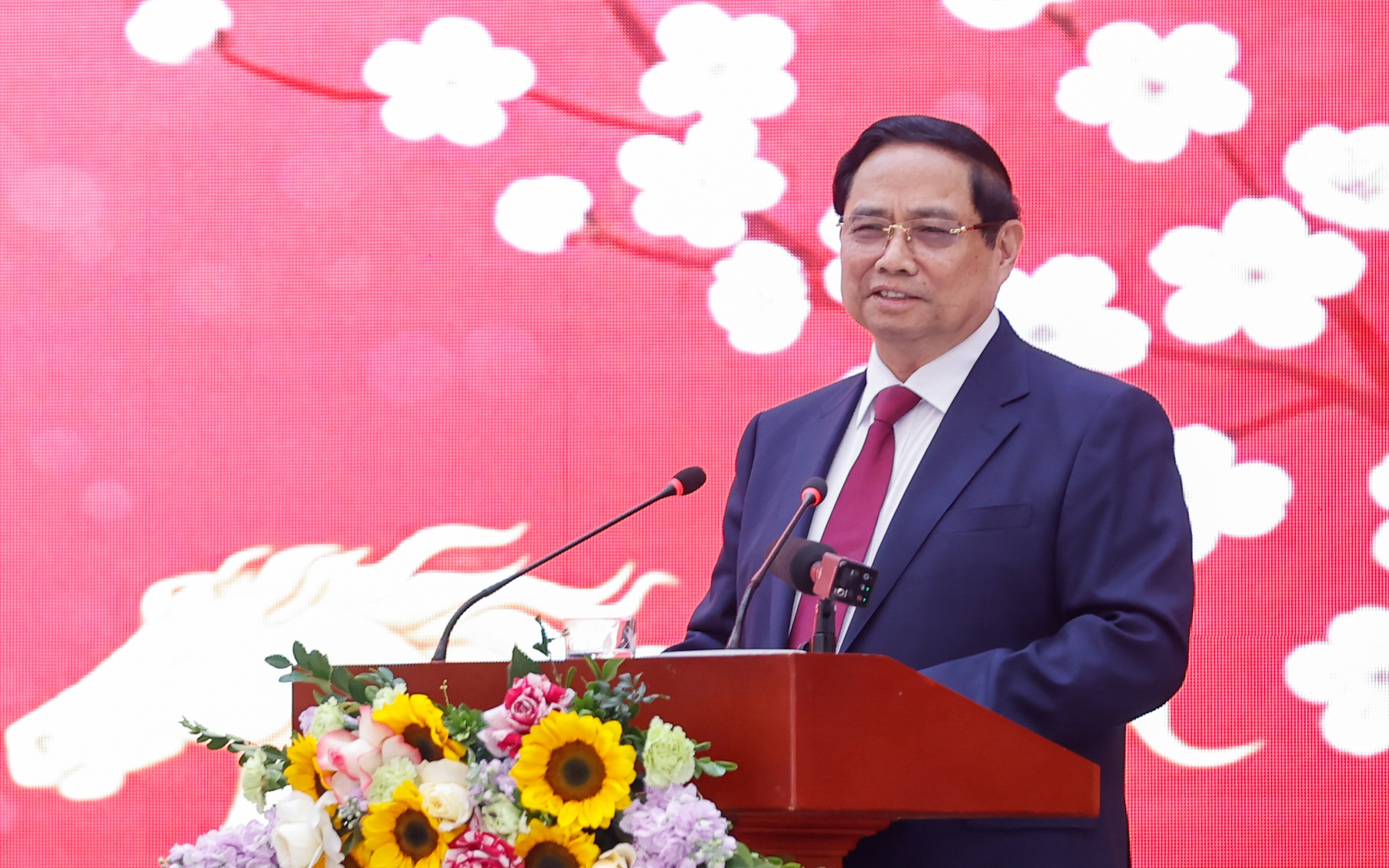 Thủ tướng Phạm Minh Chính thăm Viện Hàn lâm Khoa học xã hội, nhấn mạnh vai trò 'kim chỉ nam'