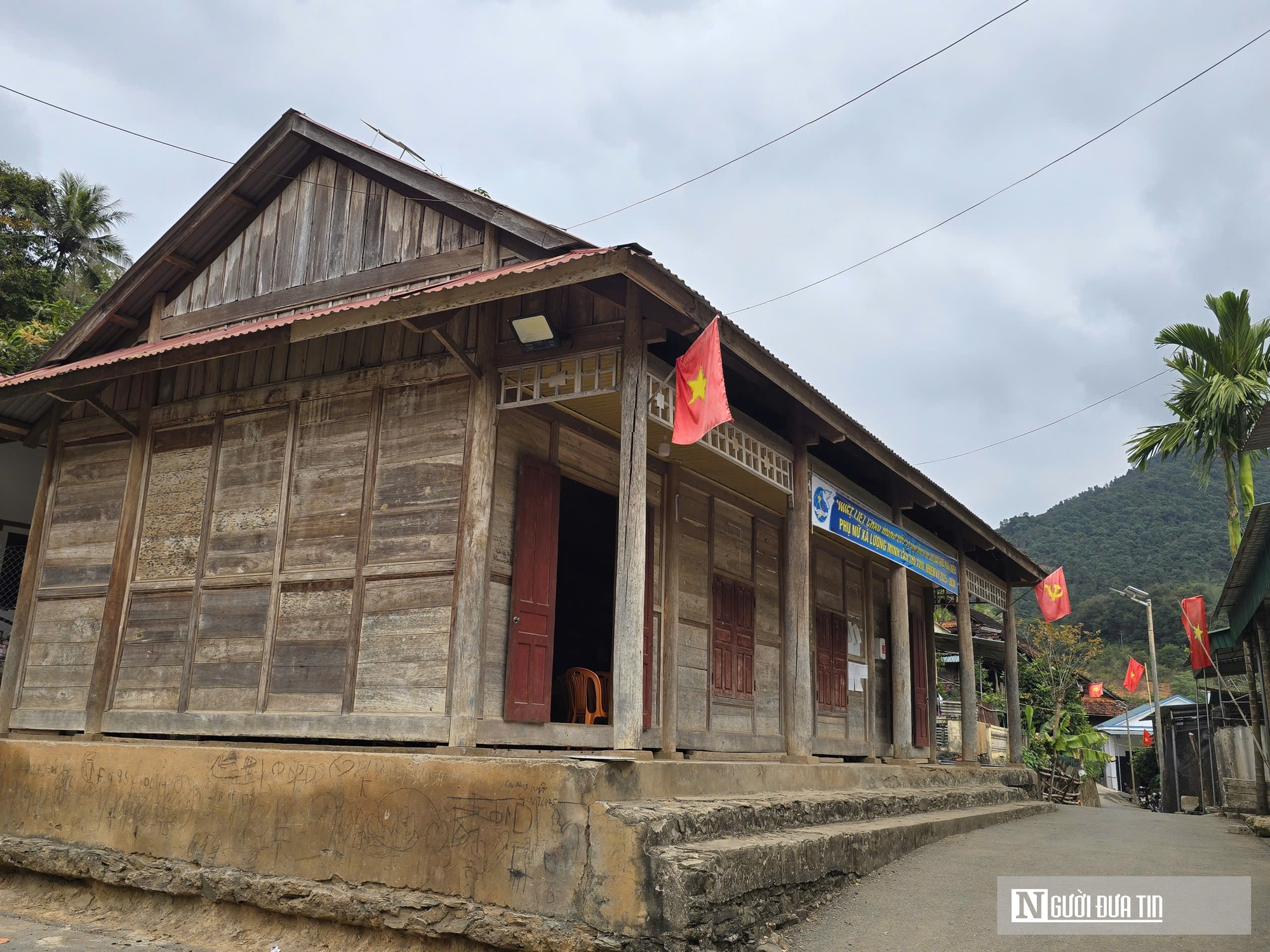 Cận cảnh những cổ vật hàng trăm năm nhiều lần bị trộm nhưng "tự quay về" với bản làng - Ảnh 1.