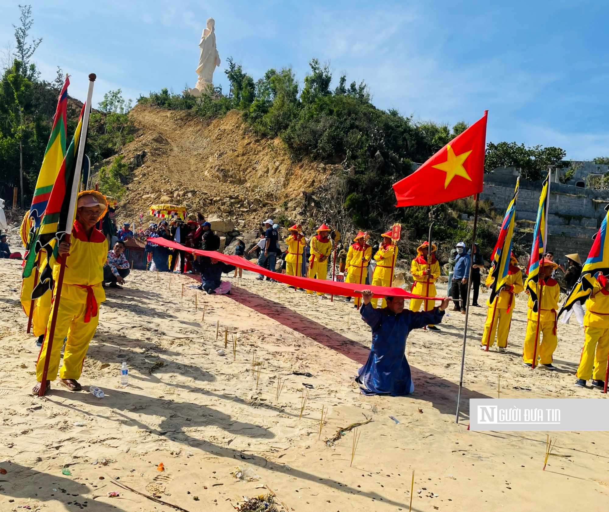 Rộn ràng lễ hội cầu ngư 200 năm tuổi ở Nhơn Lý - Ảnh 8.