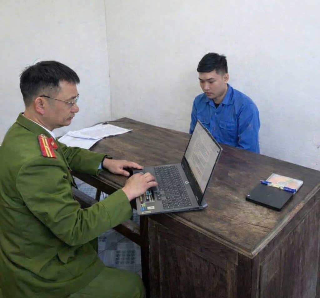 "Nướng" hơn 5 tỷ đồng vào "trò đỏ đen", người đàn ông bị khởi tố - Ảnh 1.