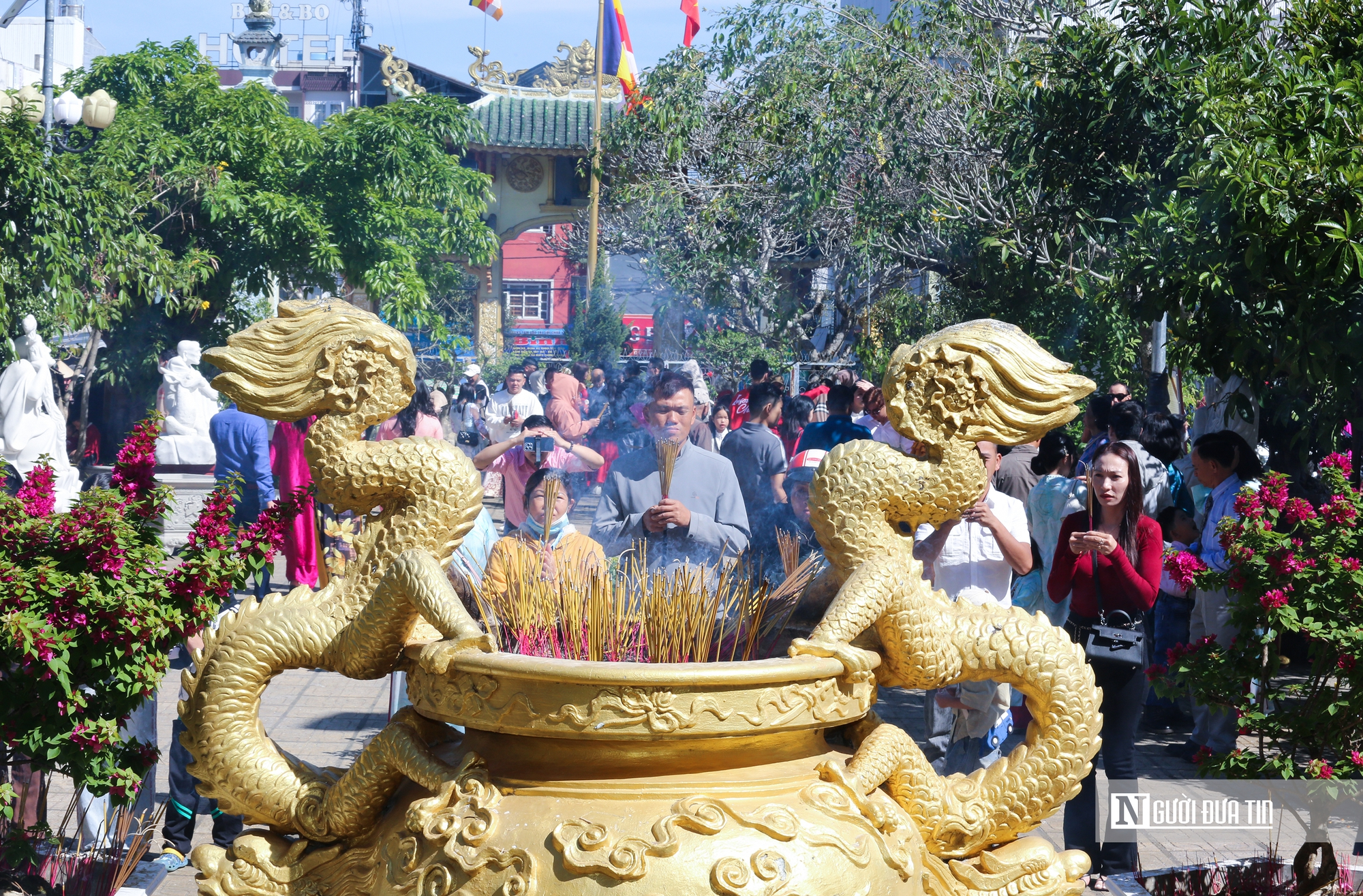 Bên kia "cơn sốt" mua vàng ngày vía Thần Tài- Ảnh 2. Bên kia "cơn sốt" mua vàng ngày vía Thần Tài- Ảnh 2.