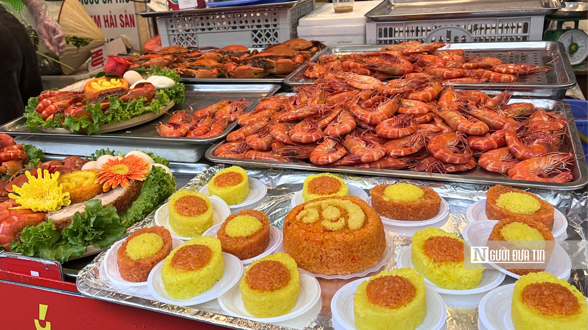 Không chỉ vàng, một “thị trường tài lộc” âm thầm thức trắng đêm ngày vía Thần Tài- Ảnh 2. Không chỉ vàng, một “thị trường tài lộc” âm thầm thức trắng đêm ngày vía Thần Tài- Ảnh 2.